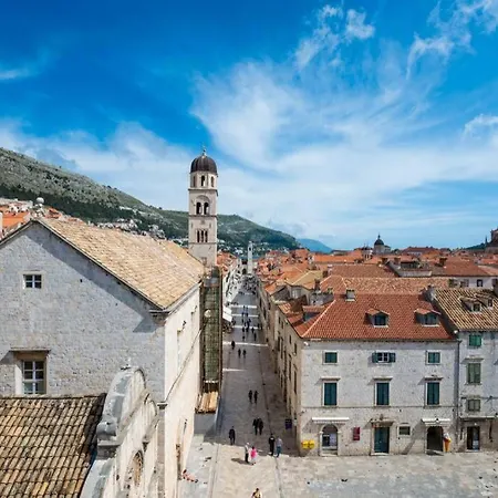 Carpe Diem On The Main Street - Stradun