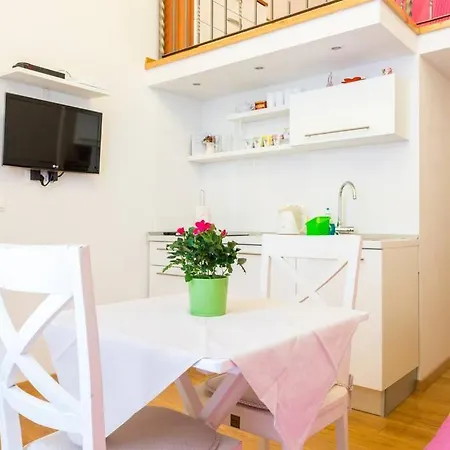 Carpe Diem On The Main Street - Stradun