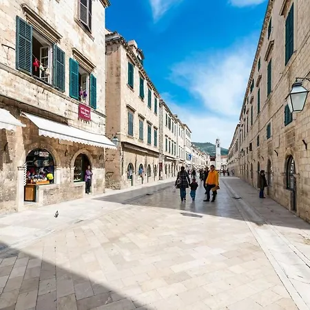 Carpe Diem On The Main Street - Stradun Dubrovnik