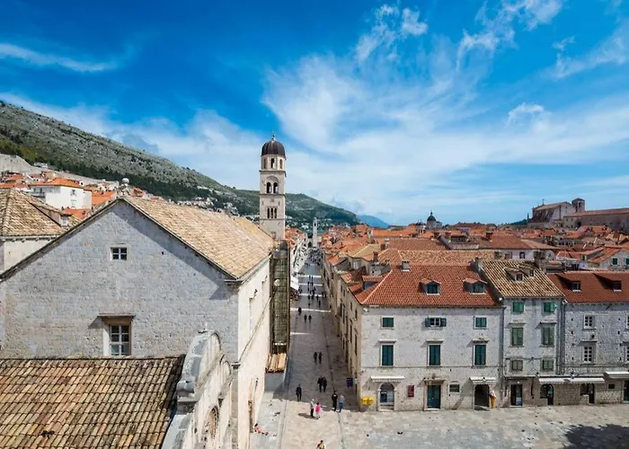 Carpe Diem On The Main Street - Stradun